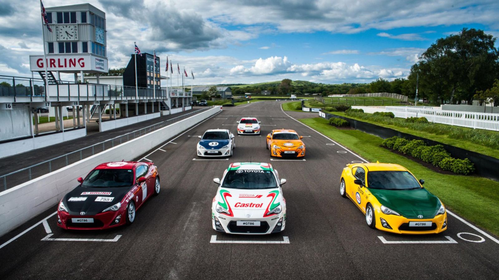 Στο φεστιβάλ ταχύτητας του Goodwood, το GT 86 μεταμφιέστηκε με τα «κοστούμια»  των ένδοξων προγόνων του.